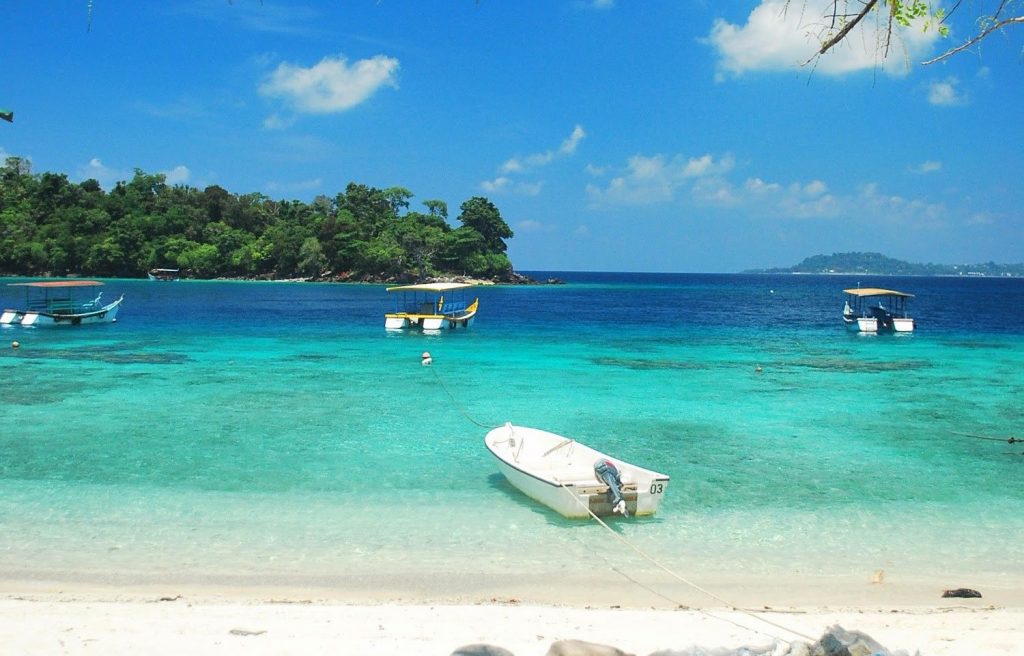 6 Pantai Terindah di Indonesia Yang Wajib Untuk Dikunjungi