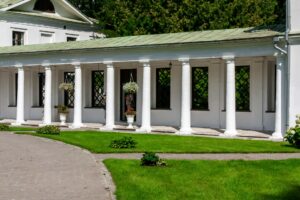 kolom rumah