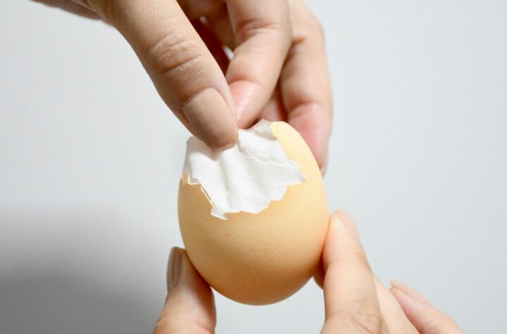 Tips mengupas telur